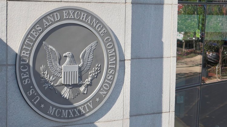 SEC Nakłada Zakaz na Firmę "DEBT Box"