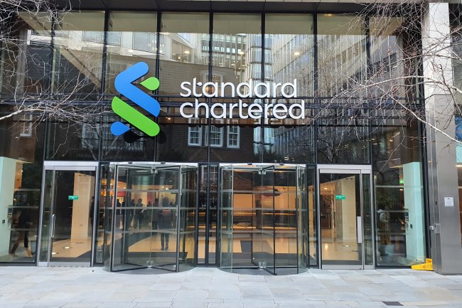 Standard Chartered przewiduje wzrost cen BTC i ETH