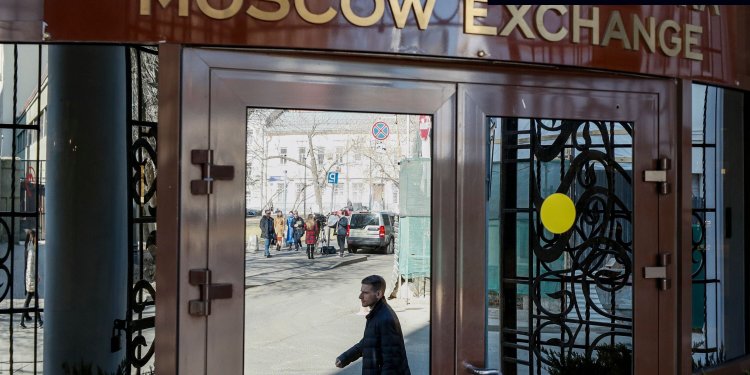 Moskiewska Giełda Przestaje Handlować Dolarem i Euro