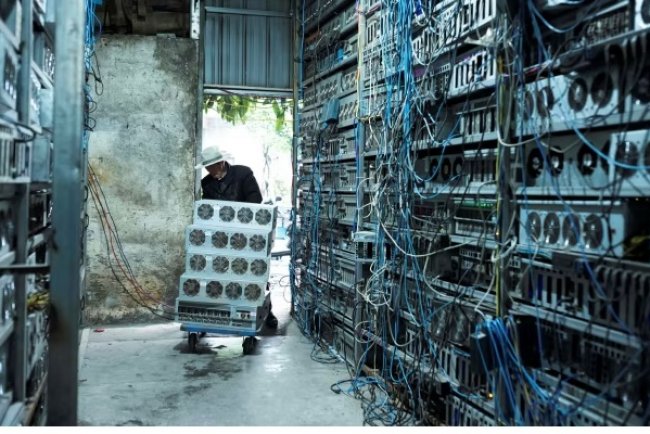 Aresztowania za Nielegalne Kopanie Bitcoinów