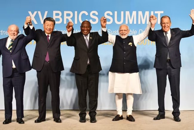 Waluty Lokalne Zastępują Dolara w BRICS