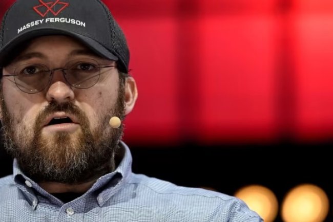 Hoskinson Zaprzecza Plotkom o XRP i HBAR