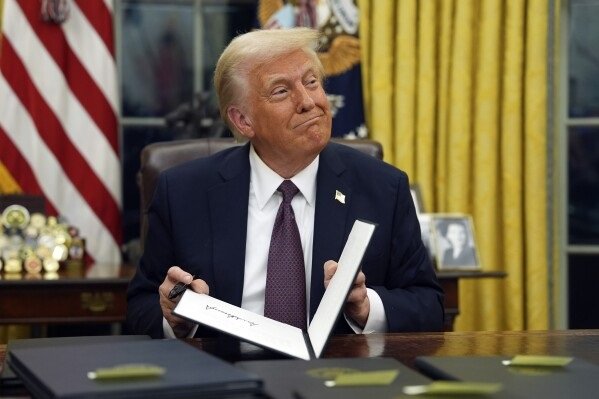 Trump nakłada 25% cła na Meksyk i Kanadę