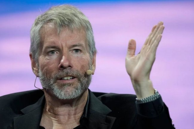 Saylor pokazuje wykresy zwrotu z inwestycji