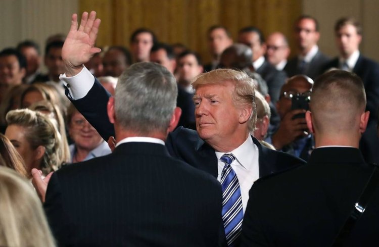 Senat  przyjął ustawę budżetową Trumpa