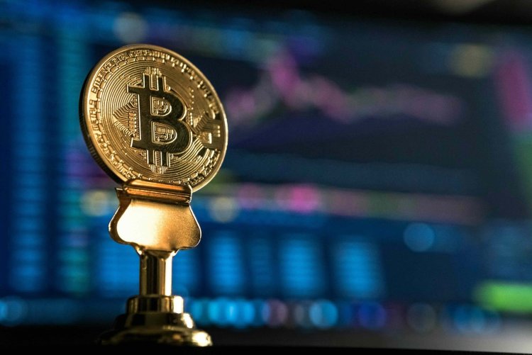 Spółki masowo inwestują w Bitcoina