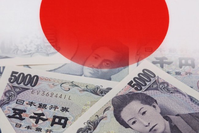 Japonia straszy krypto. Obligacje na szczycie