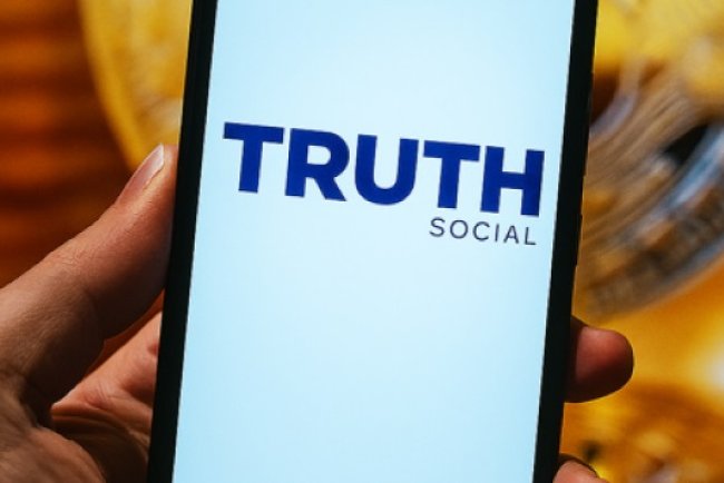 SEC opóźnia Bitcoin ETF od  Truth Social