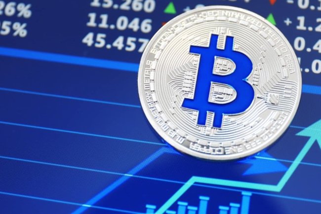 Inwestorzy długoterminowi kupują więcej BTC