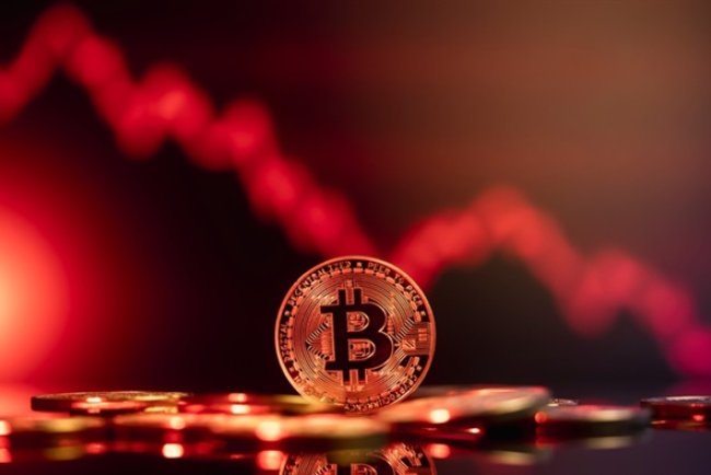 Dlaczego Bitcoin spadł poniżej  86 tysięcy?