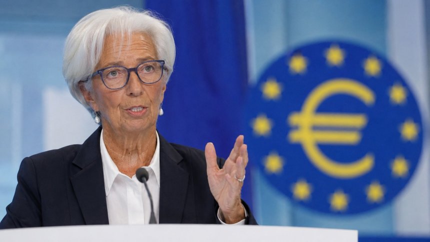 EBC nie chce kopiować modelu dolara