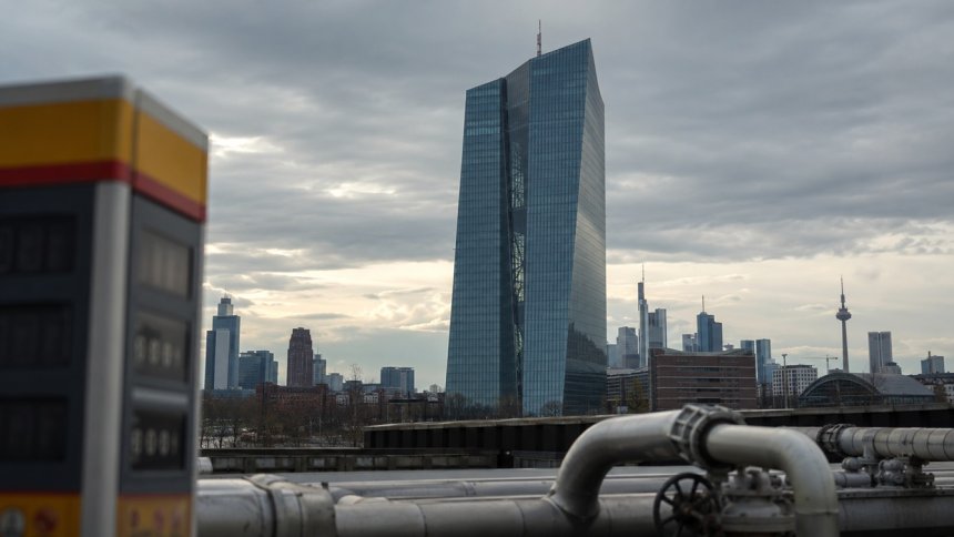 EBC pozostawi stopy bez zmian